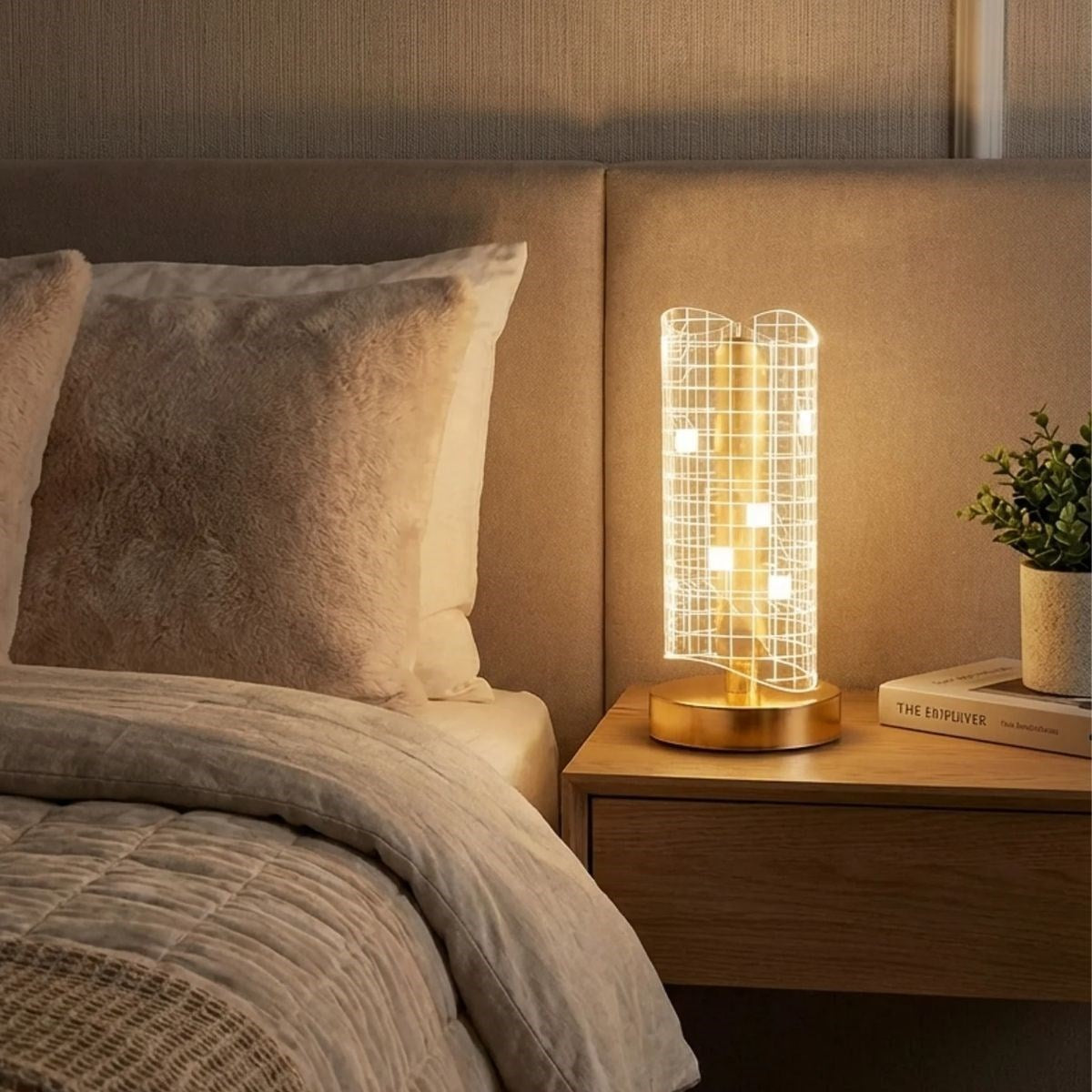 Dalgalı Silindirik Kristal Kareli Model LED Masa Lambası – Gold Tabanlı, Dokunmatik, 3 Renk Işık Modlu, Şarjlı Modern Dekoratif Gece Lambası