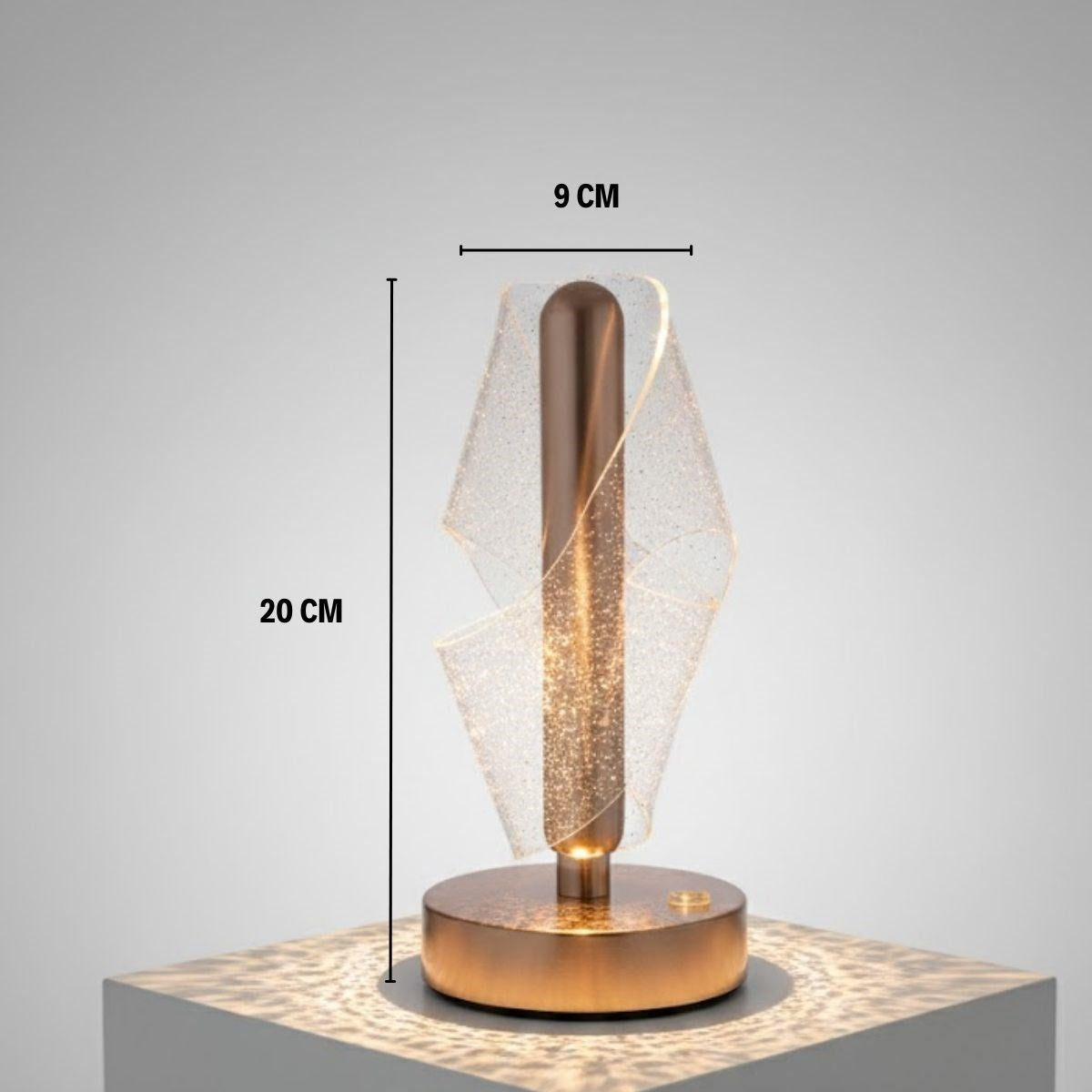 Çapraz Kavisli Ters Kristal Simli LED Masa Lambası – Gold Gövdeli, Dokunmatik, 3 Kademe Işık Ayarlı Şarjlı Dekoratif Lamba