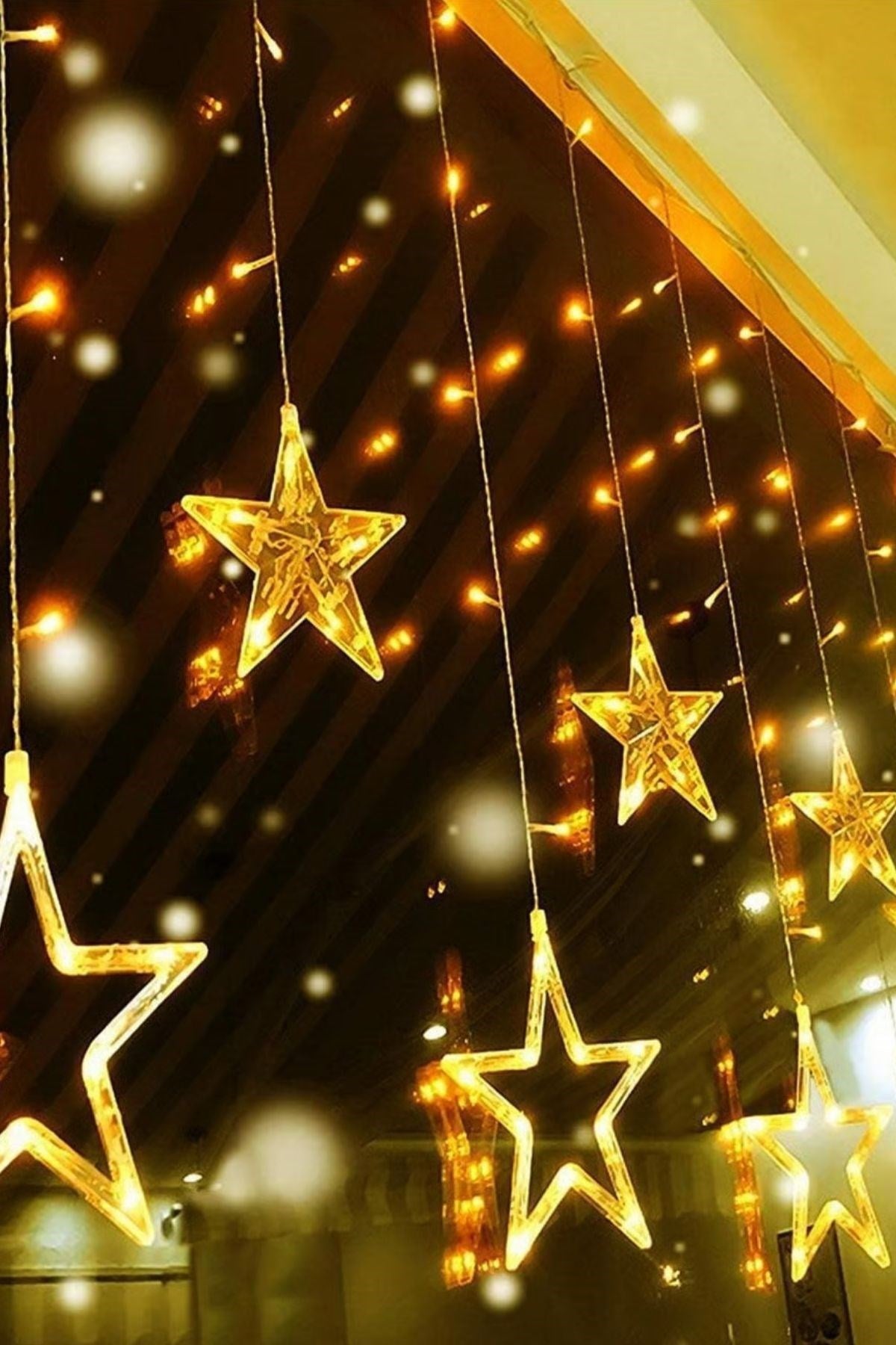 Kumandalı Yıldız Figürlü 12 Sarkıtlı 120 LED Uzaktan Kumandalı Dekor Işık – Masaüstü ve Ortam Aydınlatması